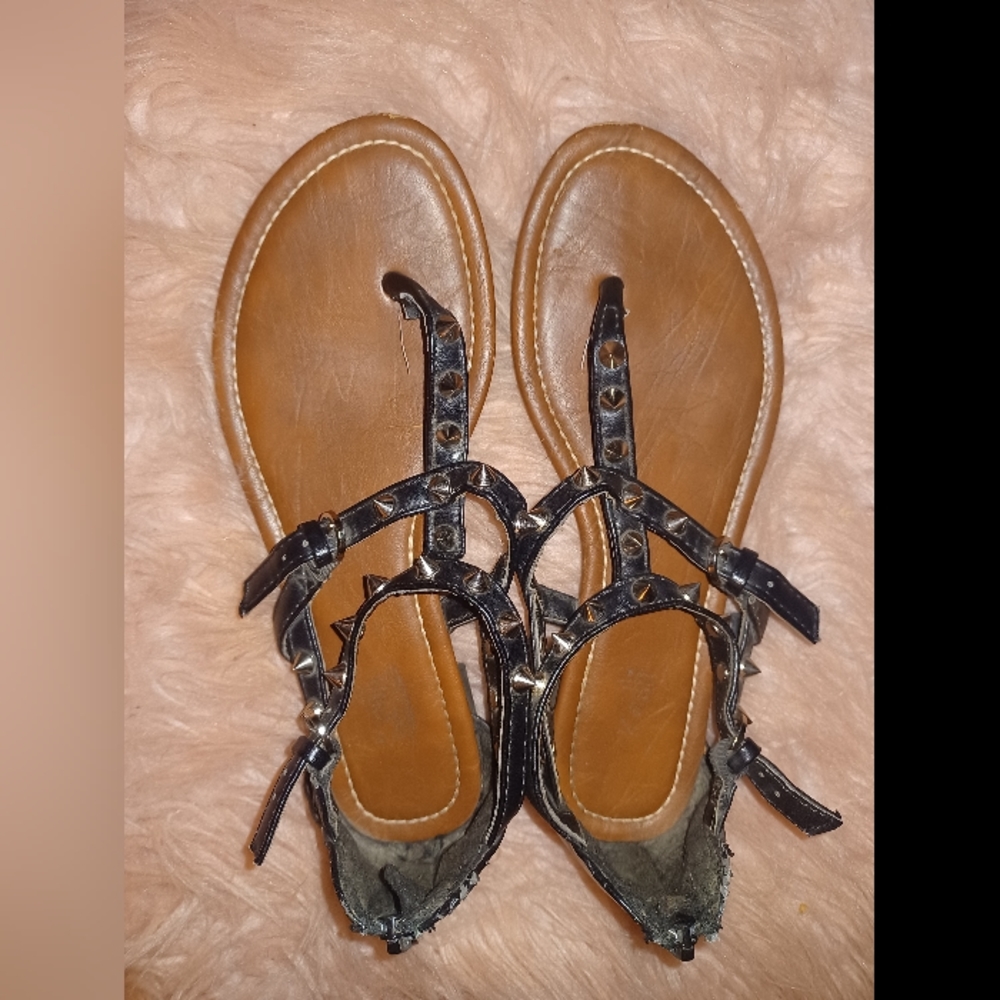 Spike sandal